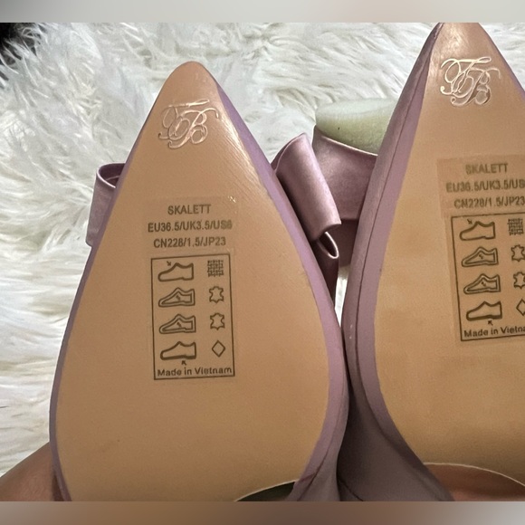 NWOB Skalet Bow Pointed Toe Pumps Heels by Ted Baker (Light Pink Satin) US 6. - Picture 7 of 9